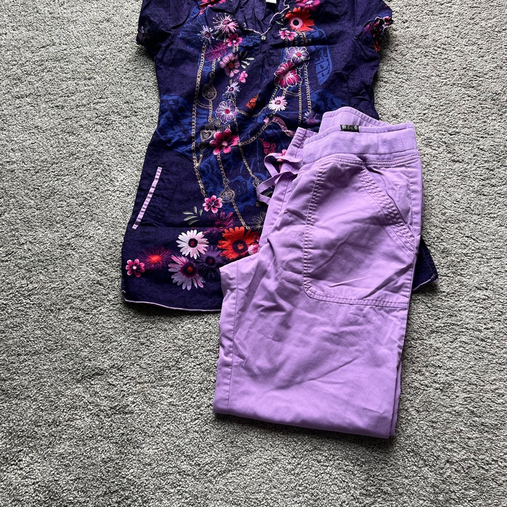 Women’s koi scrub set